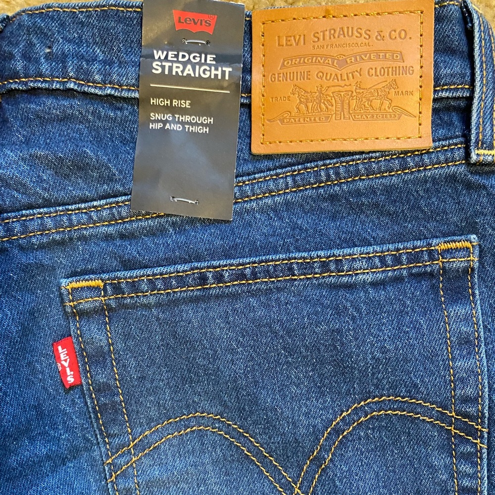 NWT Levi’s Dark Wash Wedgie Straight Leg Jeans - Picture 9 of 11